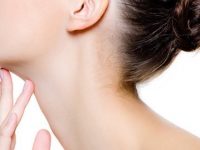 Exercícios faciais e dicas para reduzir a papada