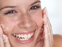Esfoliante caseiro: 8 receitas para deixar sua pele mais bonita