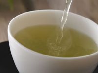 Receita e benefícios do chá de aipo para emagrecer