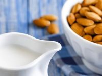 Receita e benefícios do leite de amêndoas para a saúde