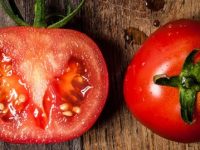 Tratamento com tomate para a pele oleosa e com acne