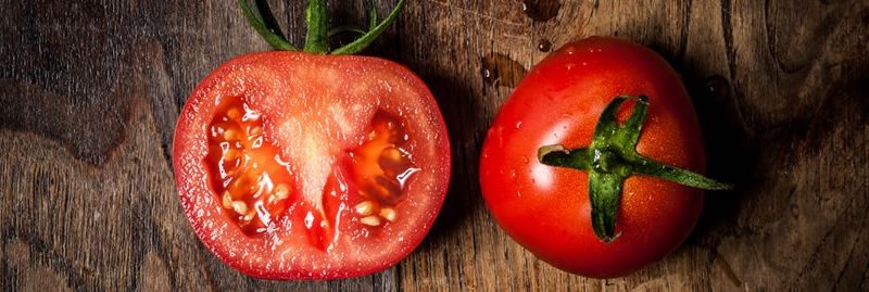 Tratamento com tomate para a pele oleosa e com acne