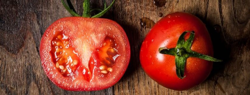 Tratamento com tomate para a pele oleosa e com acne