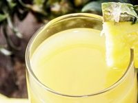 Suco detox de casca de abacaxi para perder peso