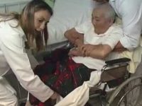 Cuidador de idosos, posicionamento e transferências