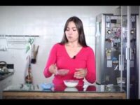 Esfoliante caseiro para o rosto feito com iogurte